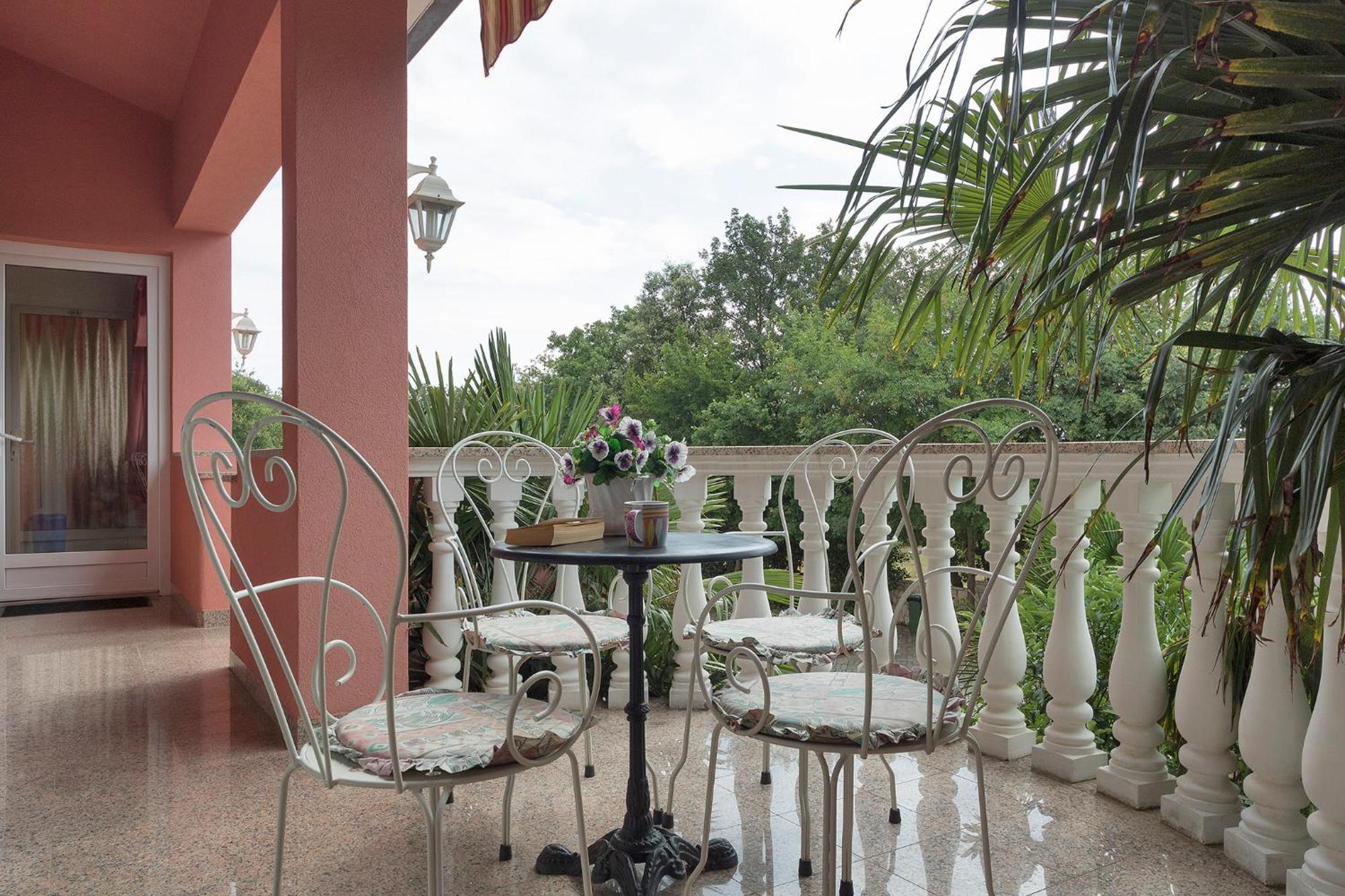 Apartments And Rooms Villa Chiara Krnica Exterior photo